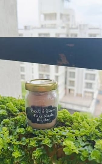 Powder-to-foam face wash