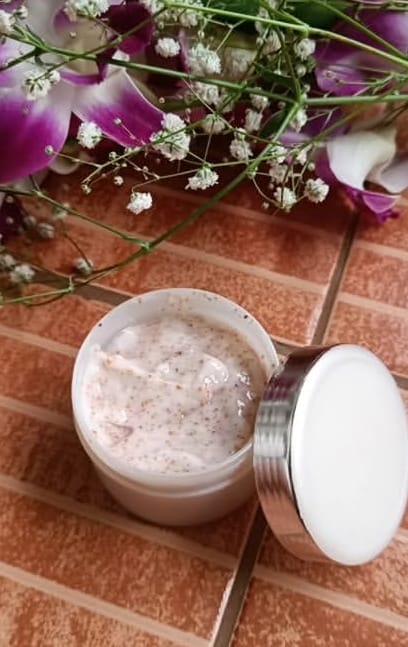 Handmade exfoliating scrub from the Glow & Go Scrubs Masterclass