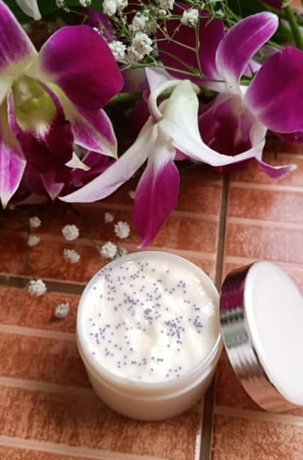 Foaming facial scrub product